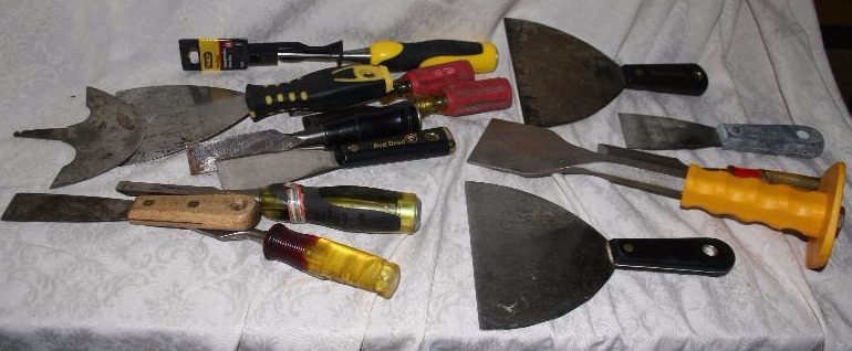 lot 480 image: Chisels and Scrapers