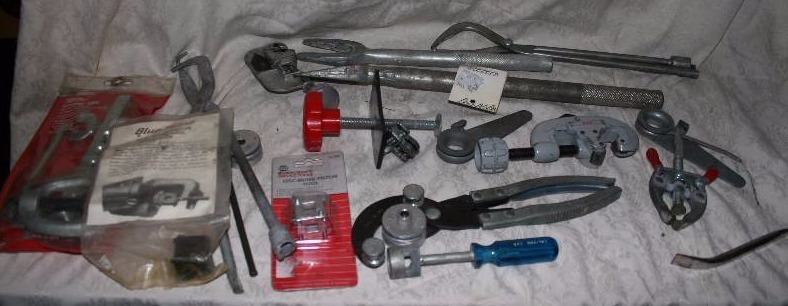 lot 481 image: Pipe Flaring Tool Kit and Pipe Tools