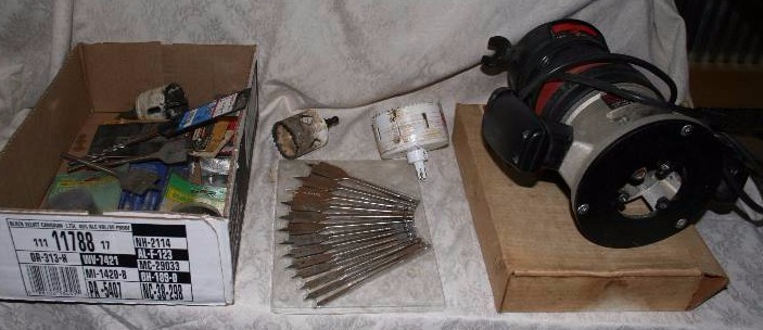 lot 489 image: Router and Drill Bits