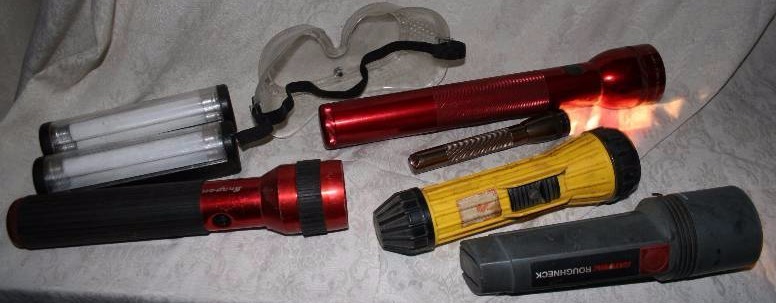 lot 495 image: Flashlights and Safety Goggles
