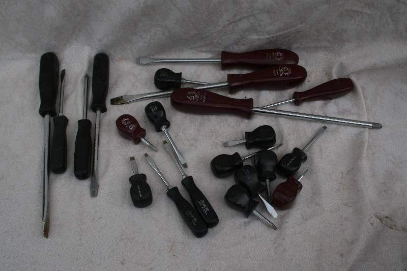 lot 528 image: Screwdrivers