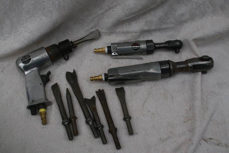 lot 532 image: Pneumatic Air Tools