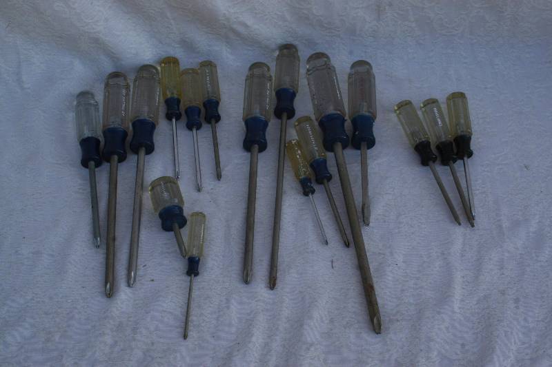 lot 541 image: Screw Drivers