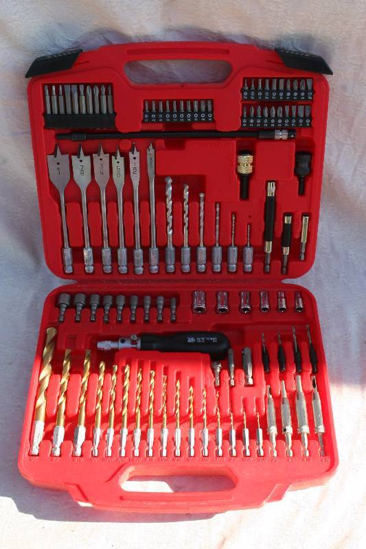 lot 545 image: Drill Bit and Driver Set