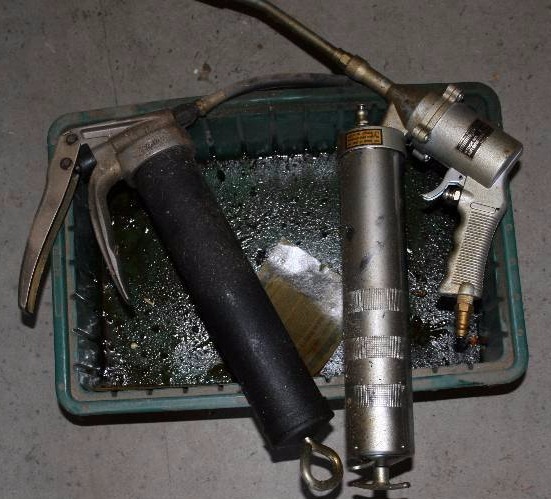 lot 550 image: Grease Guns