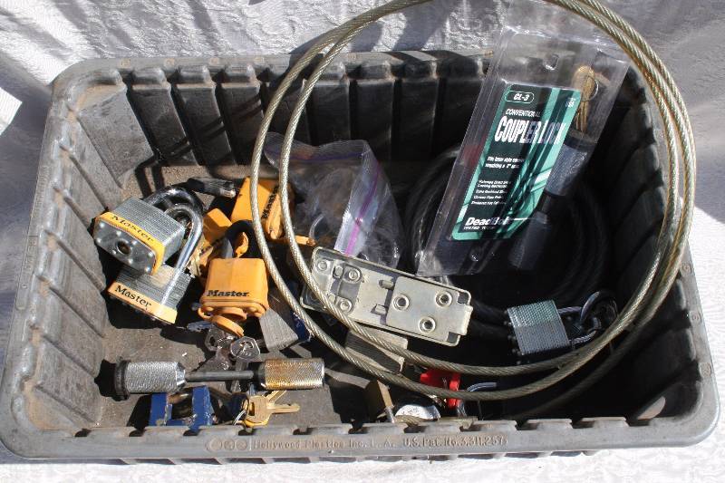 lot 553 image: Assorted Lock and Keys
