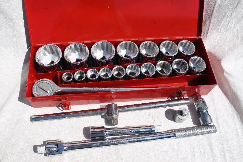 lot 572 image: 34 Drive Socket Set