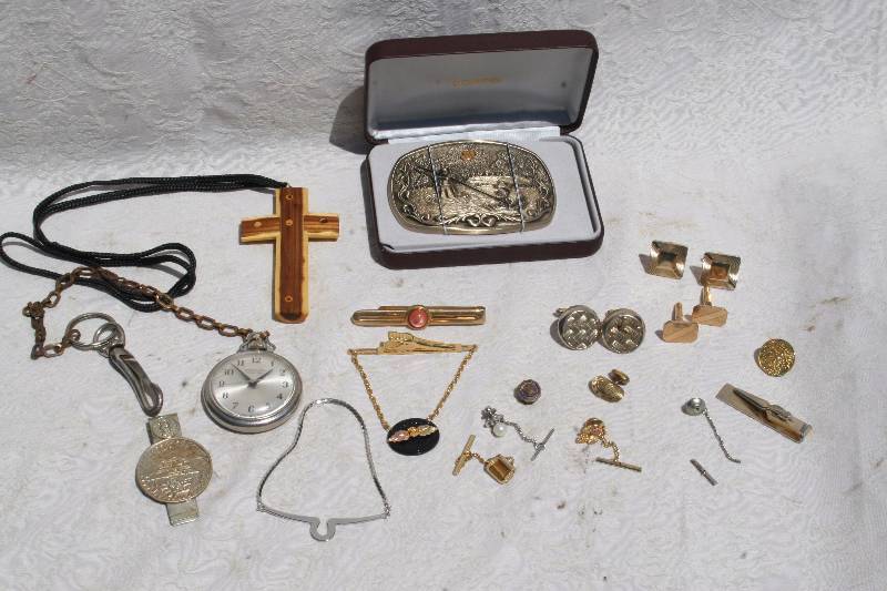 lot 585 image: Mens Accessories