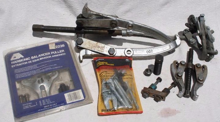 lot 594 image: Pulley Pullers