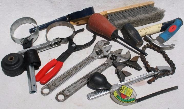 lot 595 image: Assorted Hand Tools