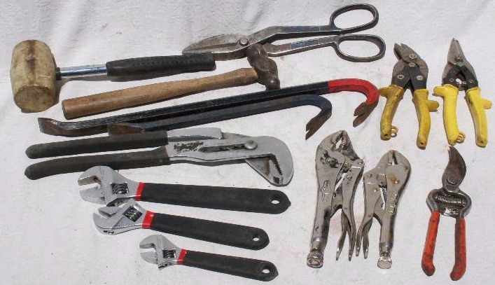 lot 617 image: Assorted Hand Tools