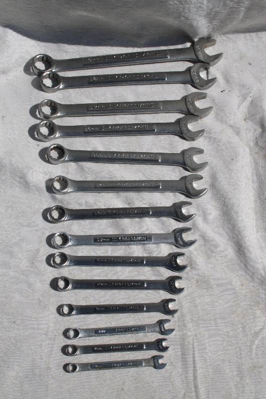 lot 563 image: Wrenches