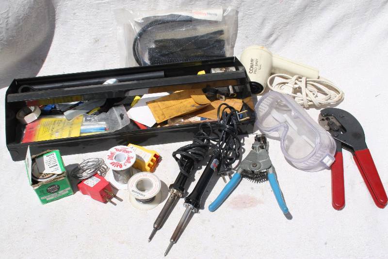 lot 621 image: Soldering Guns and More