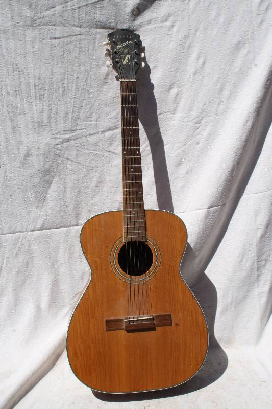 lot 633 image: Acoustic Guitar