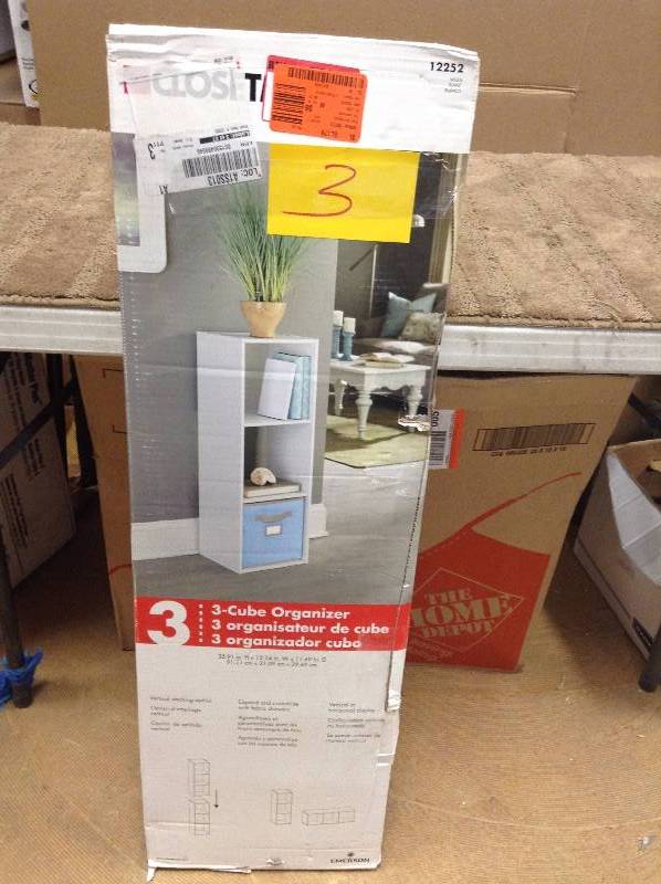 lot 3 image: Closetmaid 3 Cube Organizer