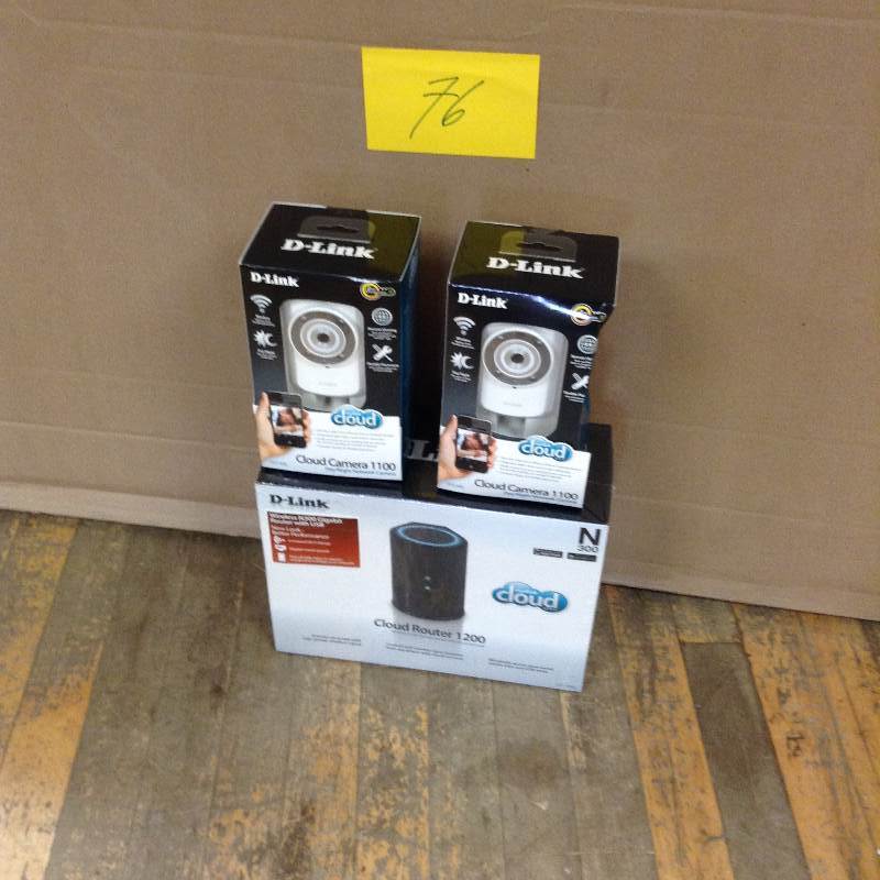 lot 76 image: D-link Router and 2 cloud cameras  1100 new
