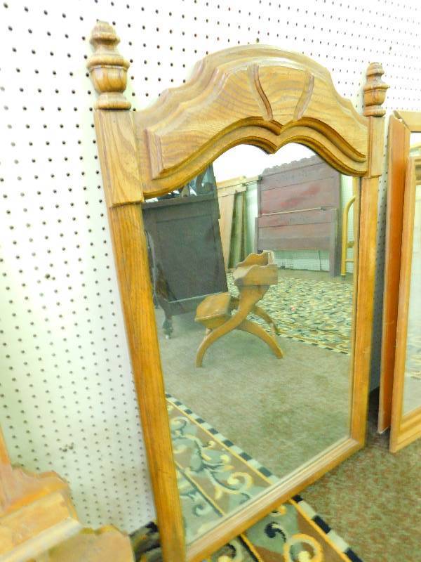 VINTAGE MIRROR THAT MOUNTS ON A DRESSER