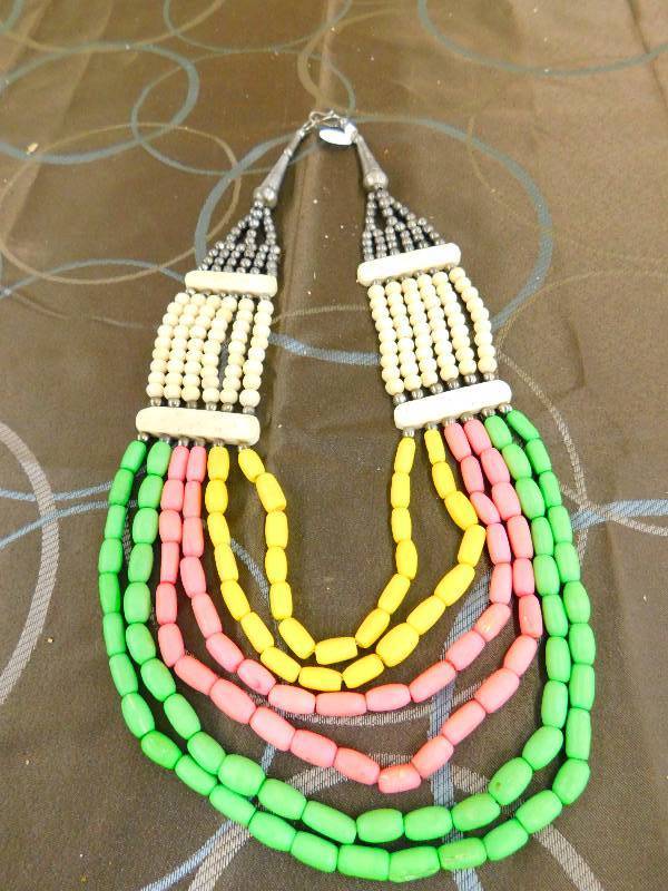 JEWELRY, BEADED NECKLACE