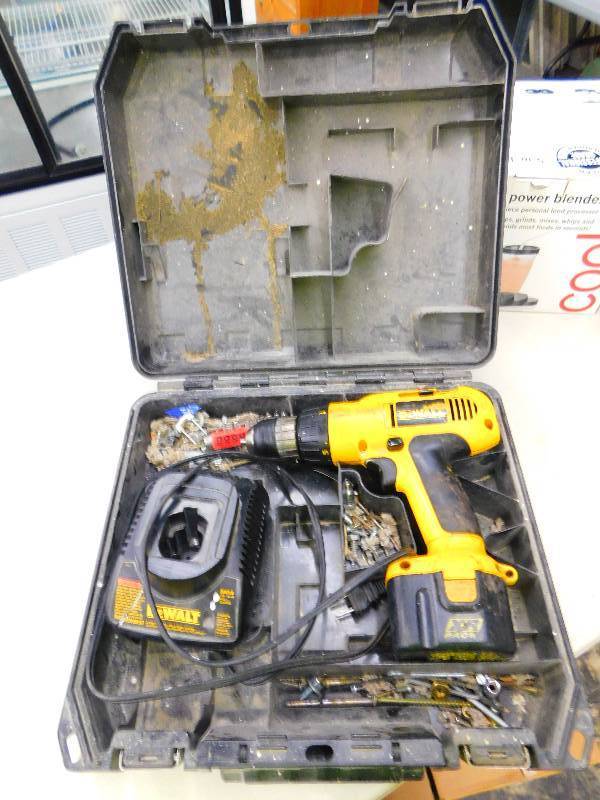 DEWALT CORDLESS DRILL