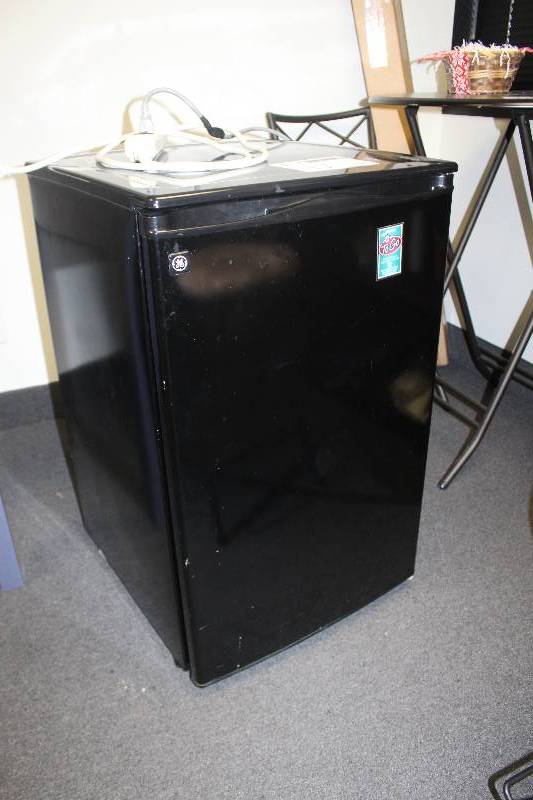 GE Mini Refrigerator