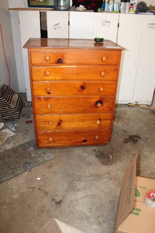 lot 129 image: 6-Drawer Wood Dresser