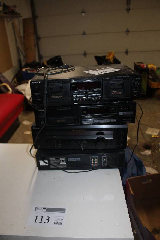 lot 114 image: Sony Component System w KLH Audio 125W Speakers