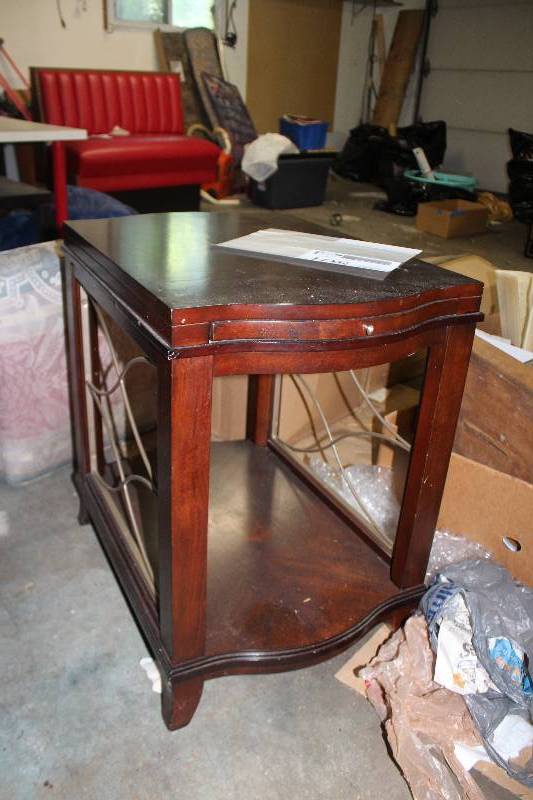 lot 108 image: End Table w Pull-out Table