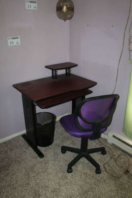 lot 10 image: Computer Desk, Rolling Office Chair