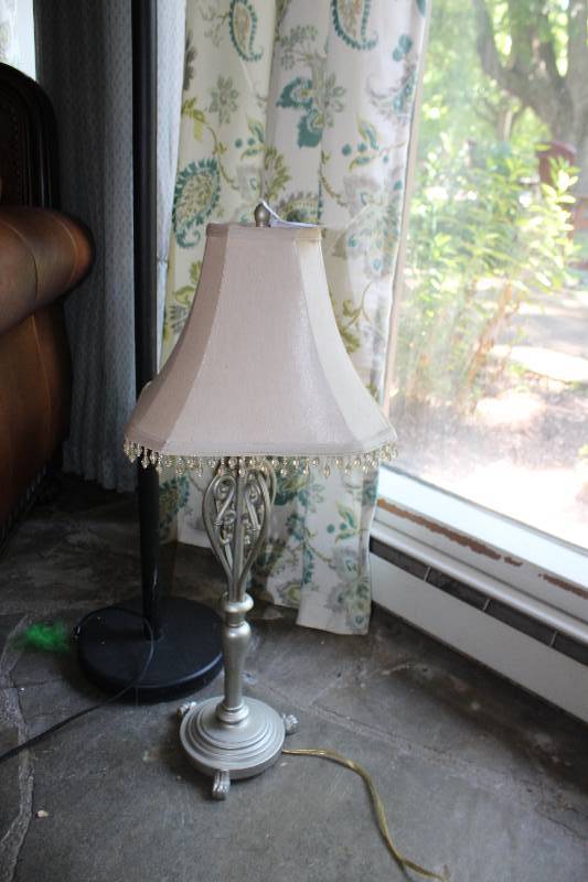 lot 21 image: Table Lamp