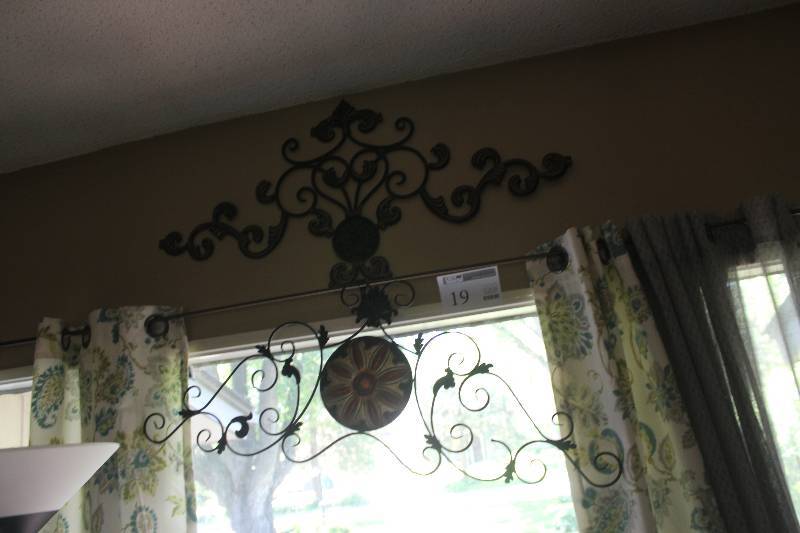 lot 19 image: Lot of (2) Decorative Wire Wall Art