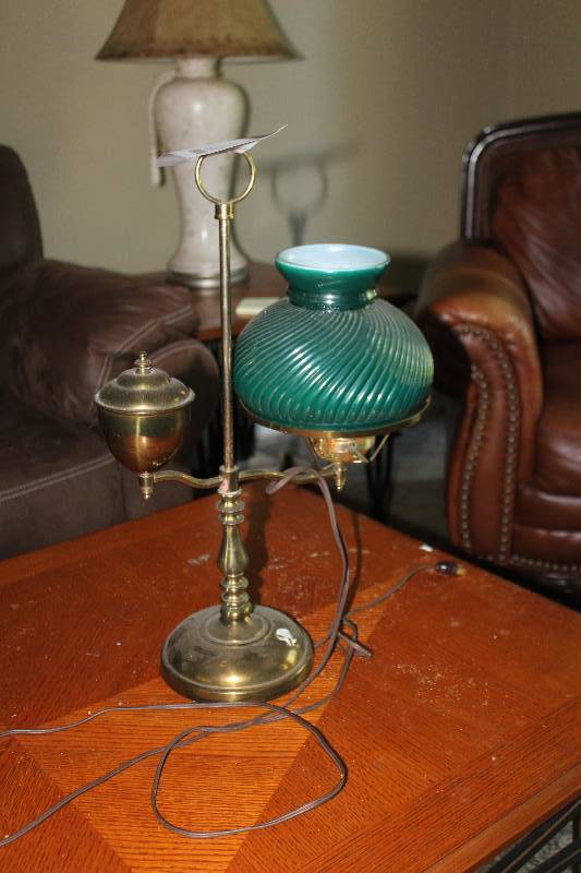 lot 20 image: Table Lamp