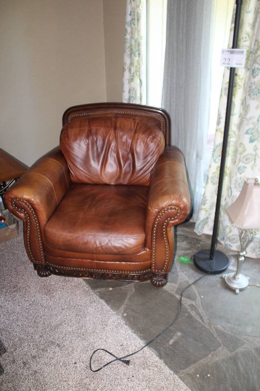 lot 4 image: Brown Leather Easy Chair