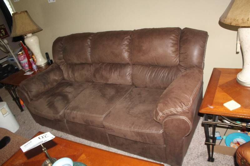 lot 3 image: Brown Leather Couch