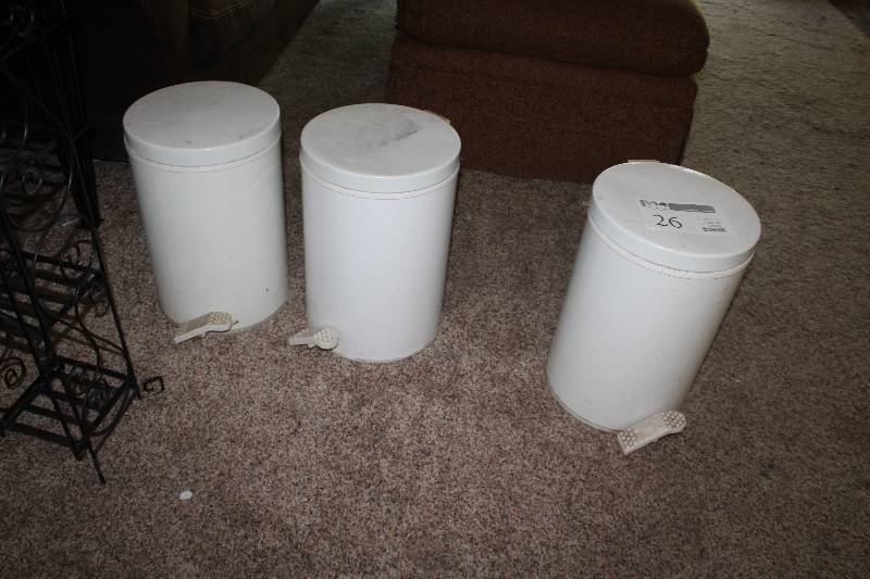 lot 26 image: Lot of (3) Garbage Cans w Flip Lids