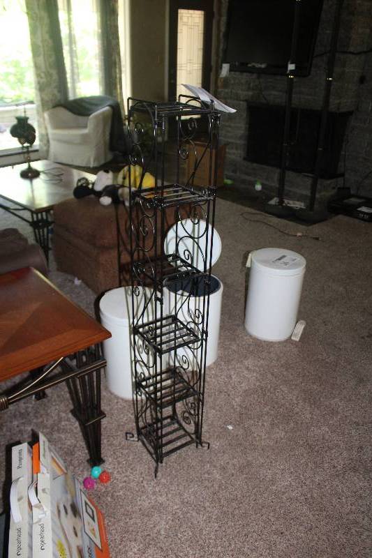 lot 27 image: 6-Tier Display Rack