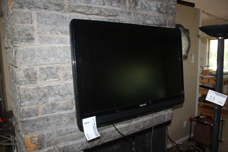 lot 1 image: Philips 40in. Flat Screen TV