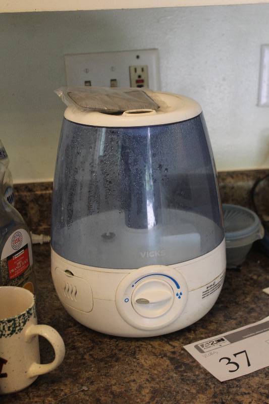 lot 37 image: Vicks Vaporizer