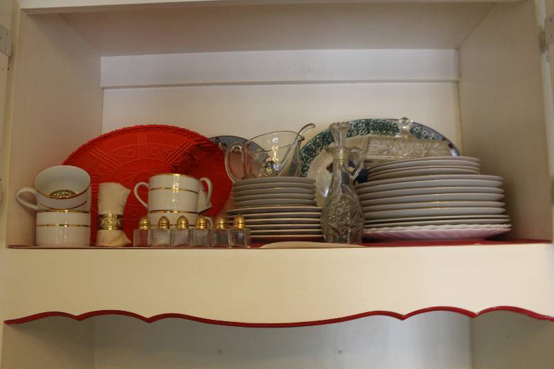 lot 32 image: Gold Rimmed Mugs, Salt & Pepper Shakers, Decorative Plates