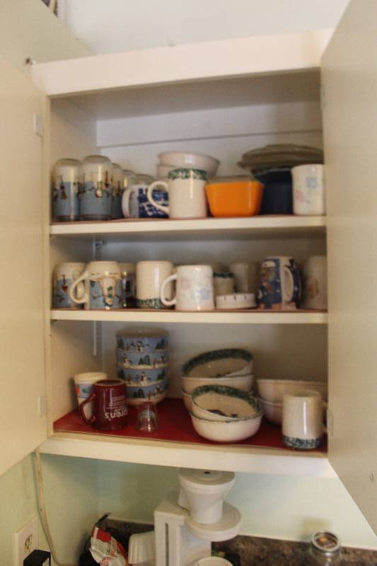 lot 31 image: Coffee Mugs, Bowls