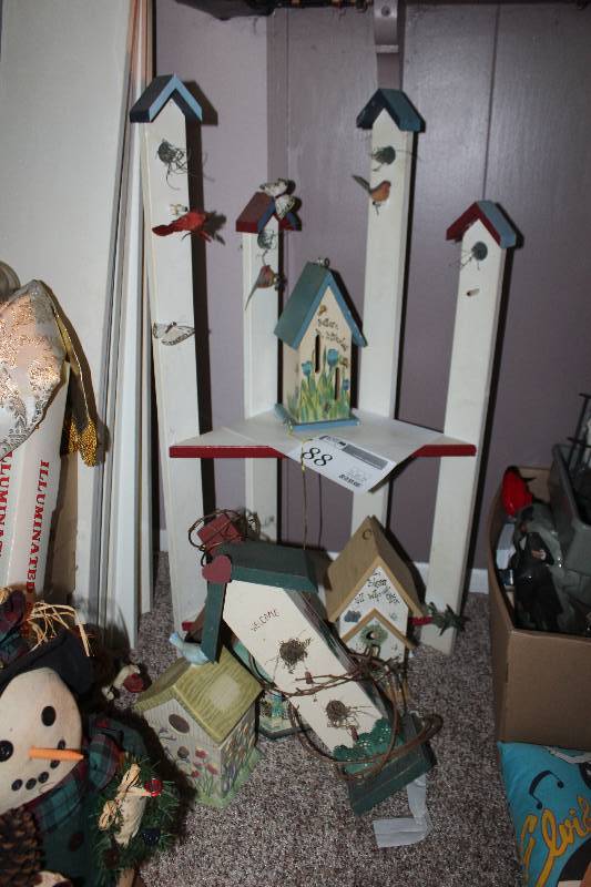 lot 88 image: Bird Houses