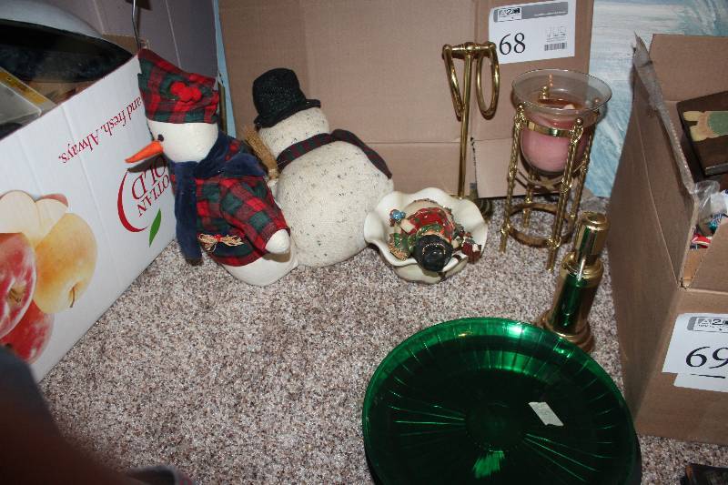 lot 68 image: Snowman Decorations, Candle Holders, Table Decorations