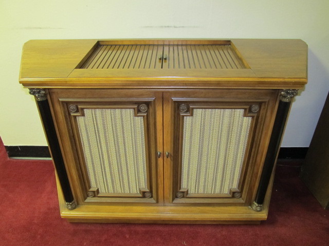 NICE Mid Century Magnavox Record PlayerStereo Cabinet