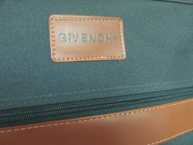 NICE Clean GIVENCHY Travel Bag