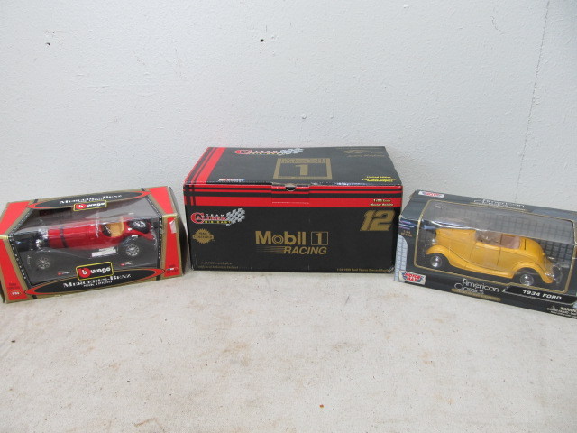 lot 19 image: 3 MIB Diecast Cars