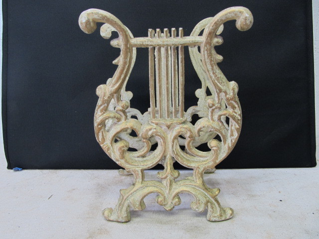 lot 28 image: Vintage Metal MagazineRecord Rack