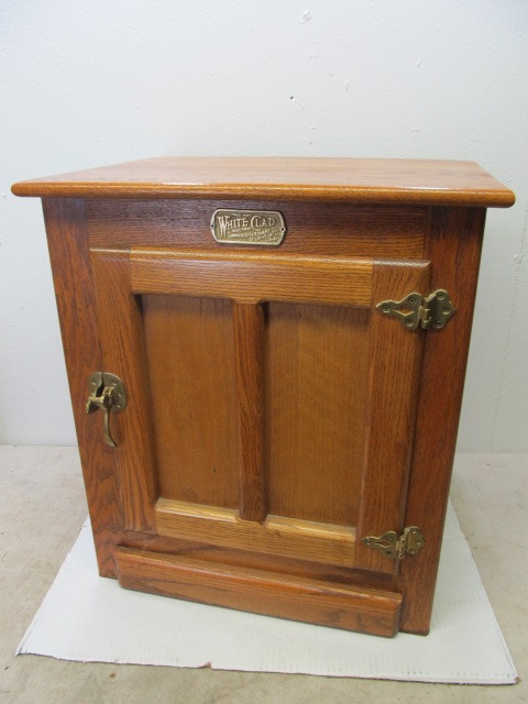 lot 47 image: NICE Simmons WHITE CLAD Ice Box Style Cabinet