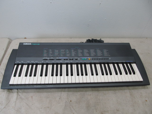 lot 61 image: Working YAMAHA PSR-19 Keyboard