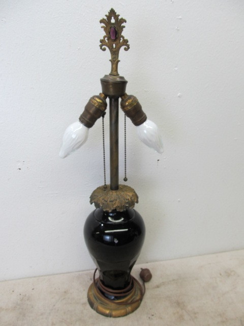 lot 3 image: Antique SALEM BROS Dual Light Table Lamp