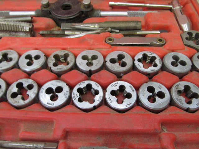 lot 63 image: Tap & Die Set wCase