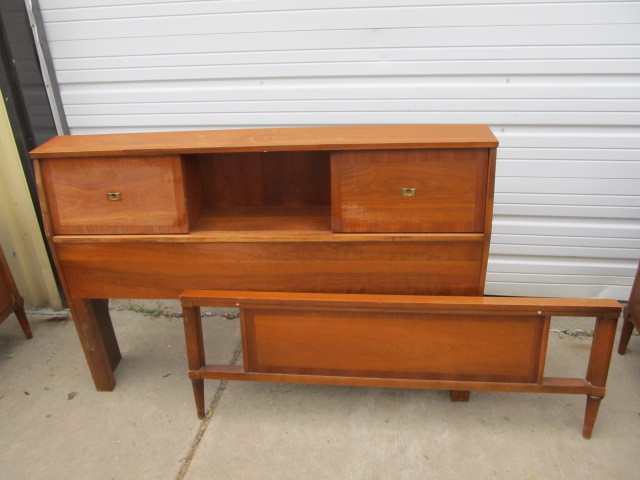 lot 74 image: Mid Century DREXEL Full Size Headboard & Footboard